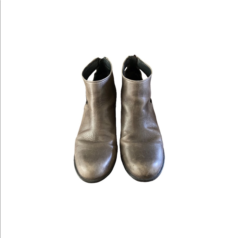 Dansko leather cut out ankle bootie